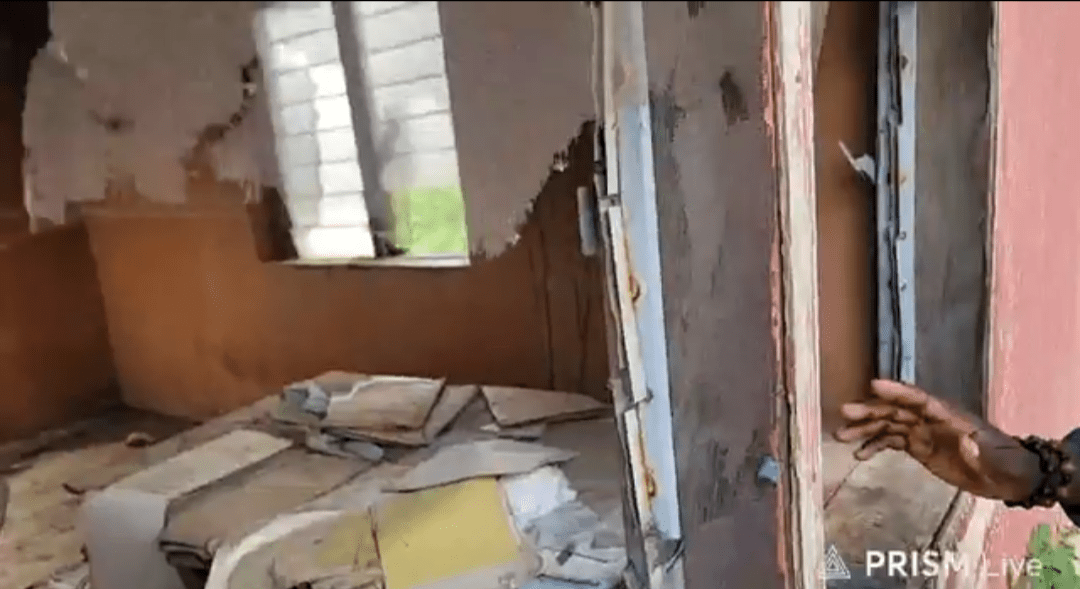 Dilapidated Office without staff members at Lafiagi Waterworks 